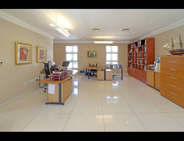140M² OFFICE TO LET IN VICTORY PARK